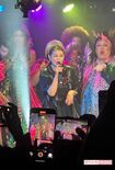 新宿二丁目のゲイクラブのイベントに出演した小泉今日子。ライブの最後は『学園天国』で会場の盛り上がりは最高潮へ