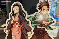 『鬼滅の刃』と徳島阿波踊りがコラボ、筋肉ムキムキ脚を露わの時透無一郎ら“柱”のアクスタが眩しい