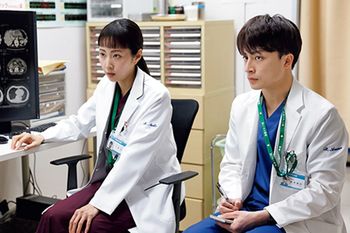 『泣くな研修医』（テレビ朝日系、毎週土曜、夜11時〜）