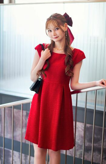 長女の植草れいあさん。マリーミーで婚活ファッションのアドバイザーとして活動。また、自身でアパレルブランドを運営しており、そのモデルも務めている