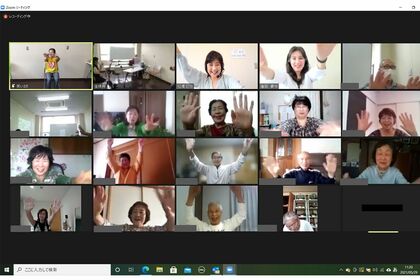 オンライン開催で「笑いヨガ」などの体操を行うことも。/NPO法人「東葛地区婚活支援ネットワーク」提供
