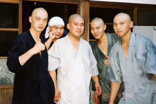 修行中、後輩には「遊びは全力でやれ。遊びで集まってくる人間関係が大事」と話していた