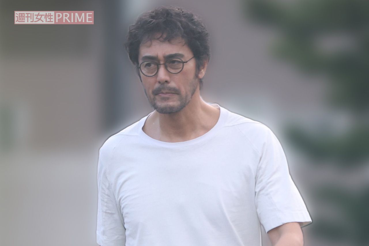 2025年6月、映画『見上げてごらん』撮影に臨む阿部寛