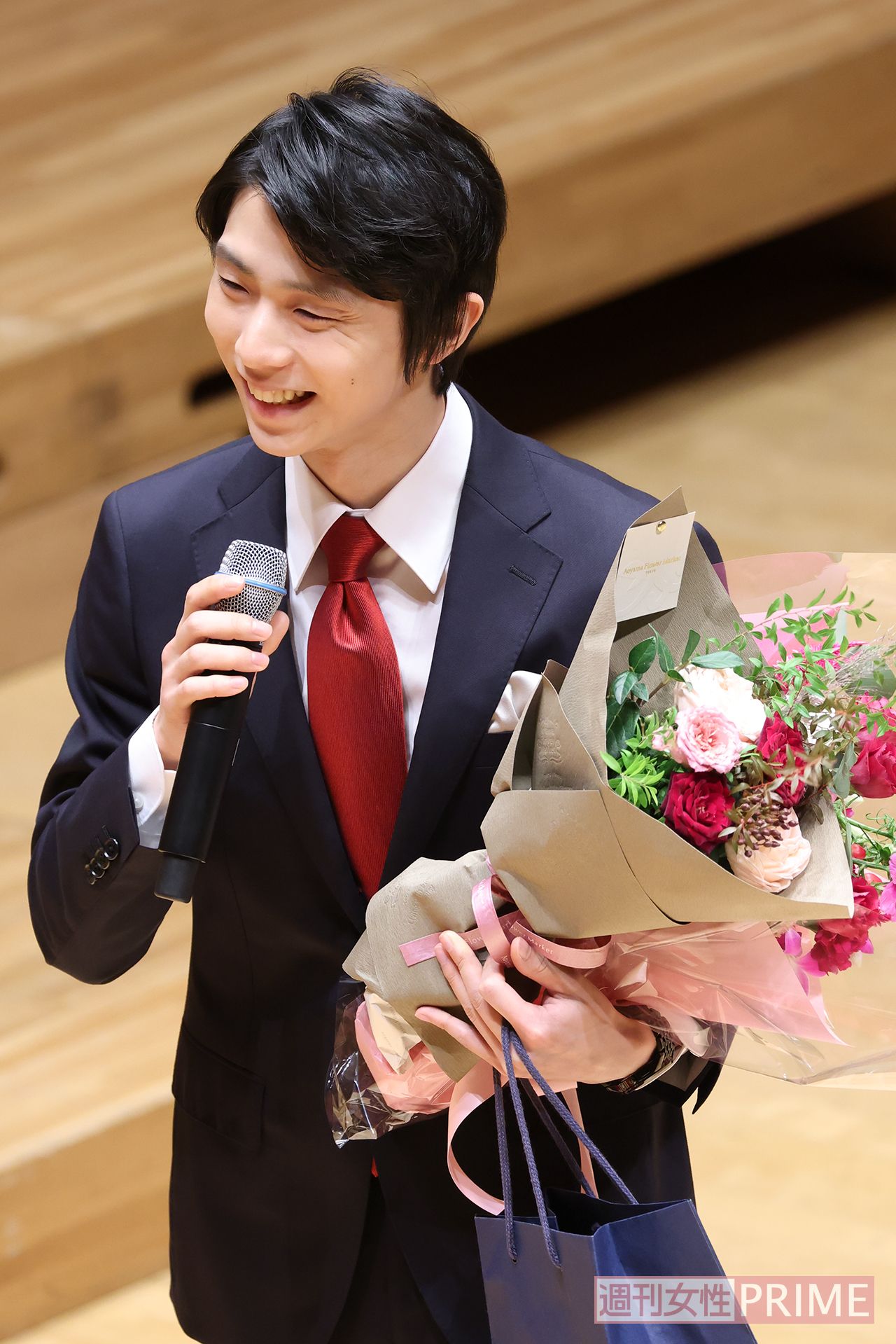 北京五輪で挑戦した4回転アクセルは世界初認定のジャンプに。5か月後の7月、プロ転向を表明し、秋にソロのアイスショー『プロローグ』を開催した。 '23年2月の東京ドーム公演も発表し新たなステージでも挑戦が続く。