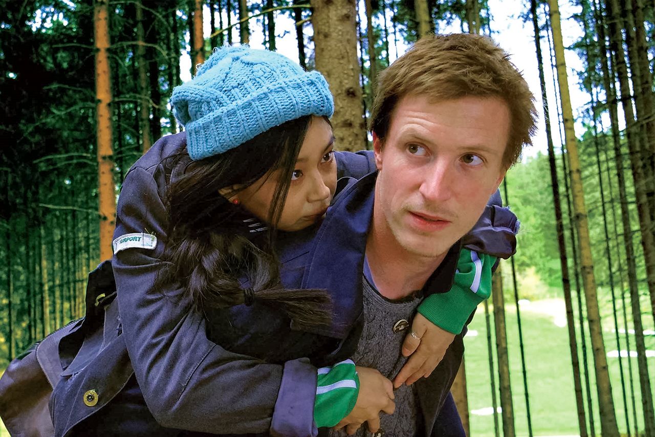 ユウを演じたのは、ニューヨークのカーネギーホールでも踊った経験のある日本人ダンサーの入月絢。彼女がカールに告げる「あなたは今のままでいいの。愛してる」という言葉もまた、深い　(C)2019 OLGA FILM GMBH, ROLIZE GMBH & CO. KG