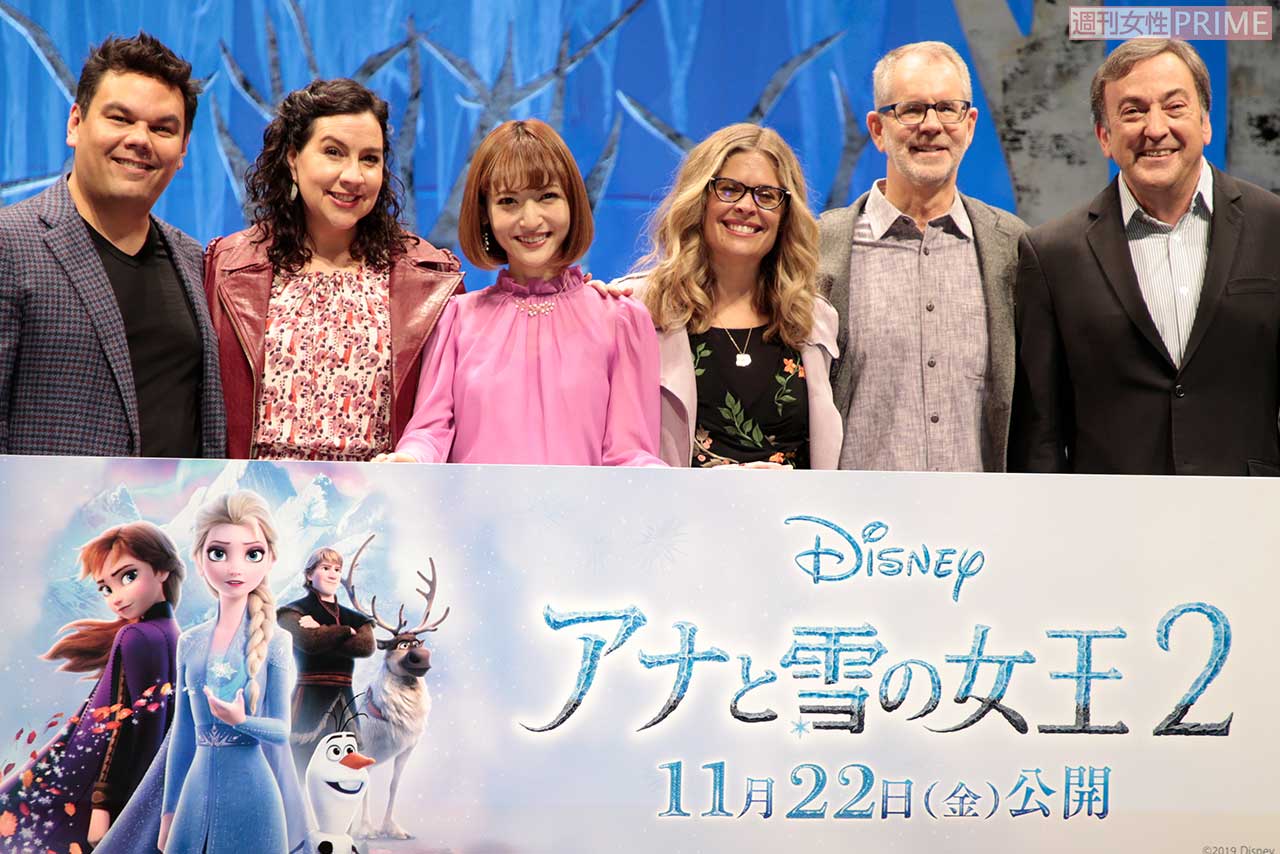 公開前日の11月21日、神田沙也加（左から3人目）は『アナと雪の女王2』スペシャルイベントに出席
