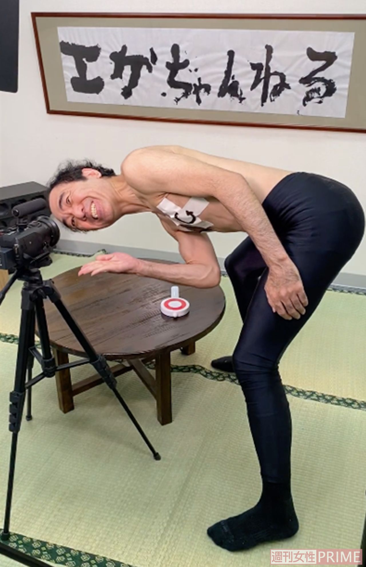 身振り手振りで視聴者へ笑いを届ける江頭2:50