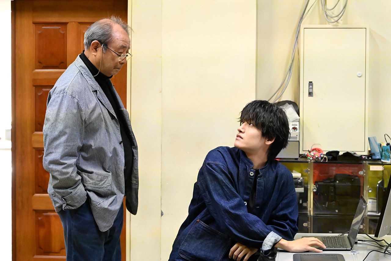 （C）2024「明日を綴る写真館」製作委員会　（C）あるた梨沙／KADOKAWA