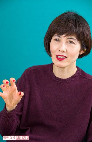 「よく“飛行機代はテレビ局などが出してくれるんでしょう？”と言われますが、完全に自腹です」と苦笑する小島さん　撮影／伊藤和幸