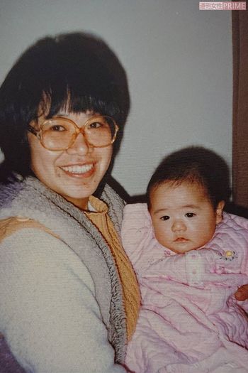 長女が生まれたとき。この後、長男、次女にも恵まれるが夫婦生活は壮絶だった