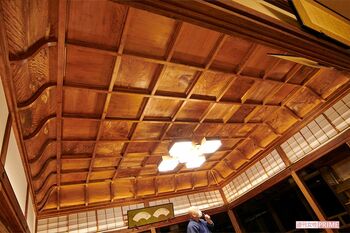 一度は目にしたい「折上げ格天井」撮影／山田智絵