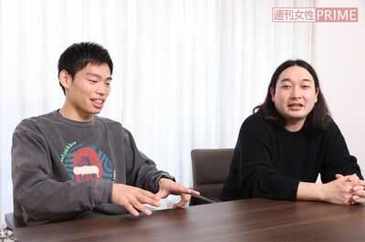 インタビューに答えるかが屋