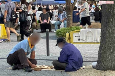 池袋西口公園。シニアが地べたで将棋するなど、キッズよりも目立った