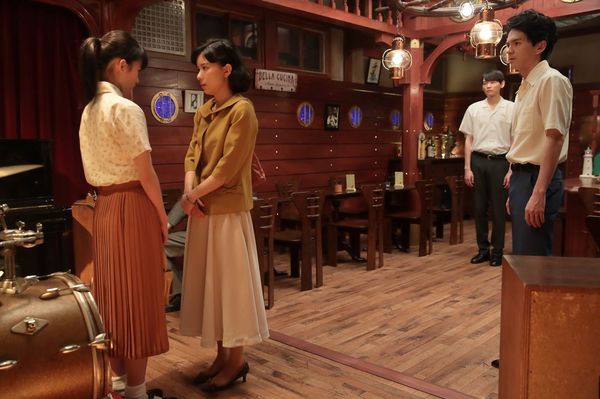 昔を再現したジャズ喫茶『ヨーソロー』　(c)NHK