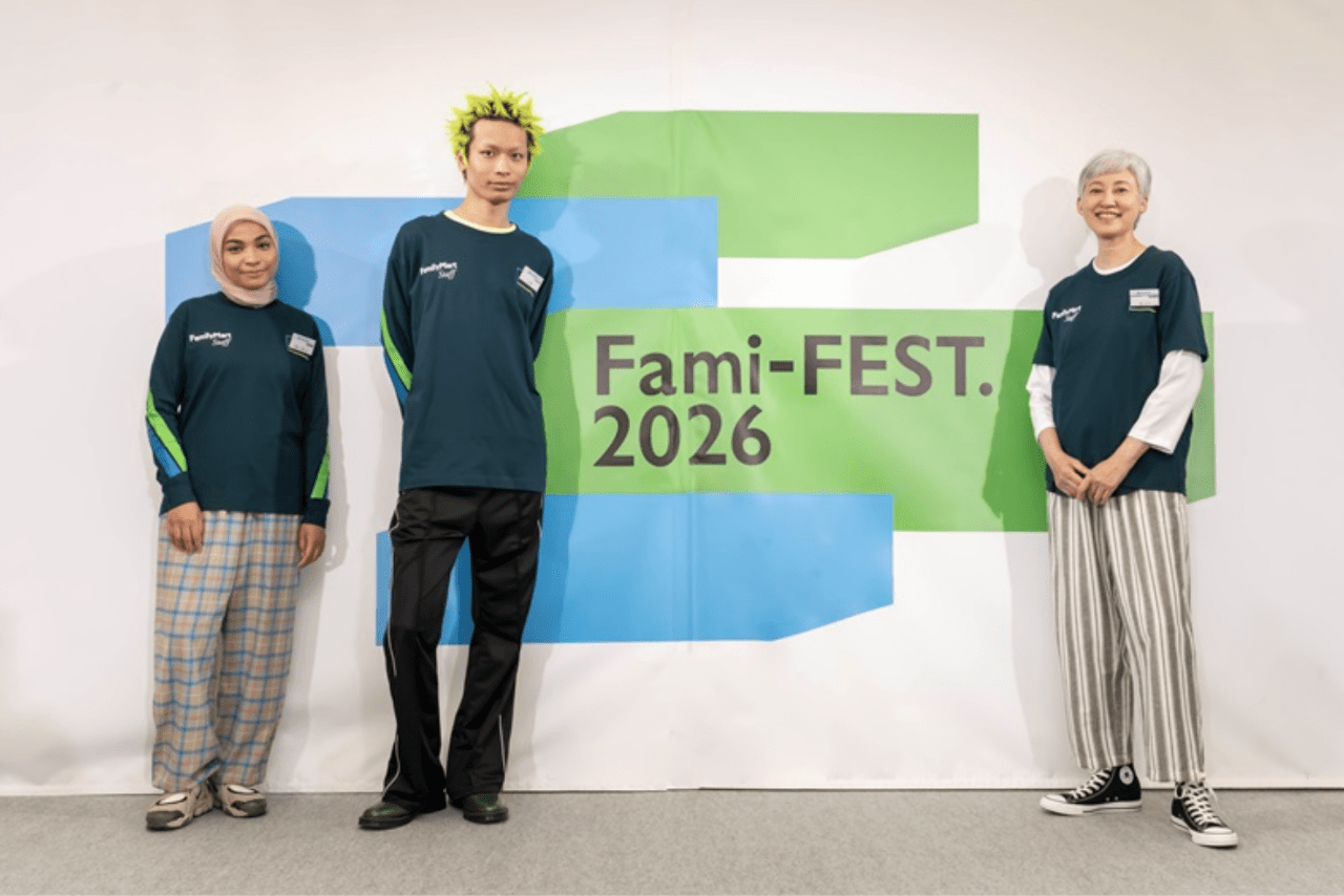 発表されたファミリーマートのTシャツタイプユニフォーム（ファミリーマート公式サイトより）