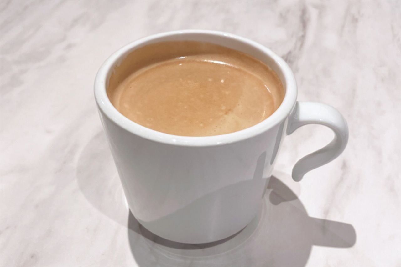 牛乳やヨーグルトなどの乳製品はプリン体が少なく、尿酸を排出する働きがある。コーヒーも尿酸値を下げる効果が　※写真はイメージです