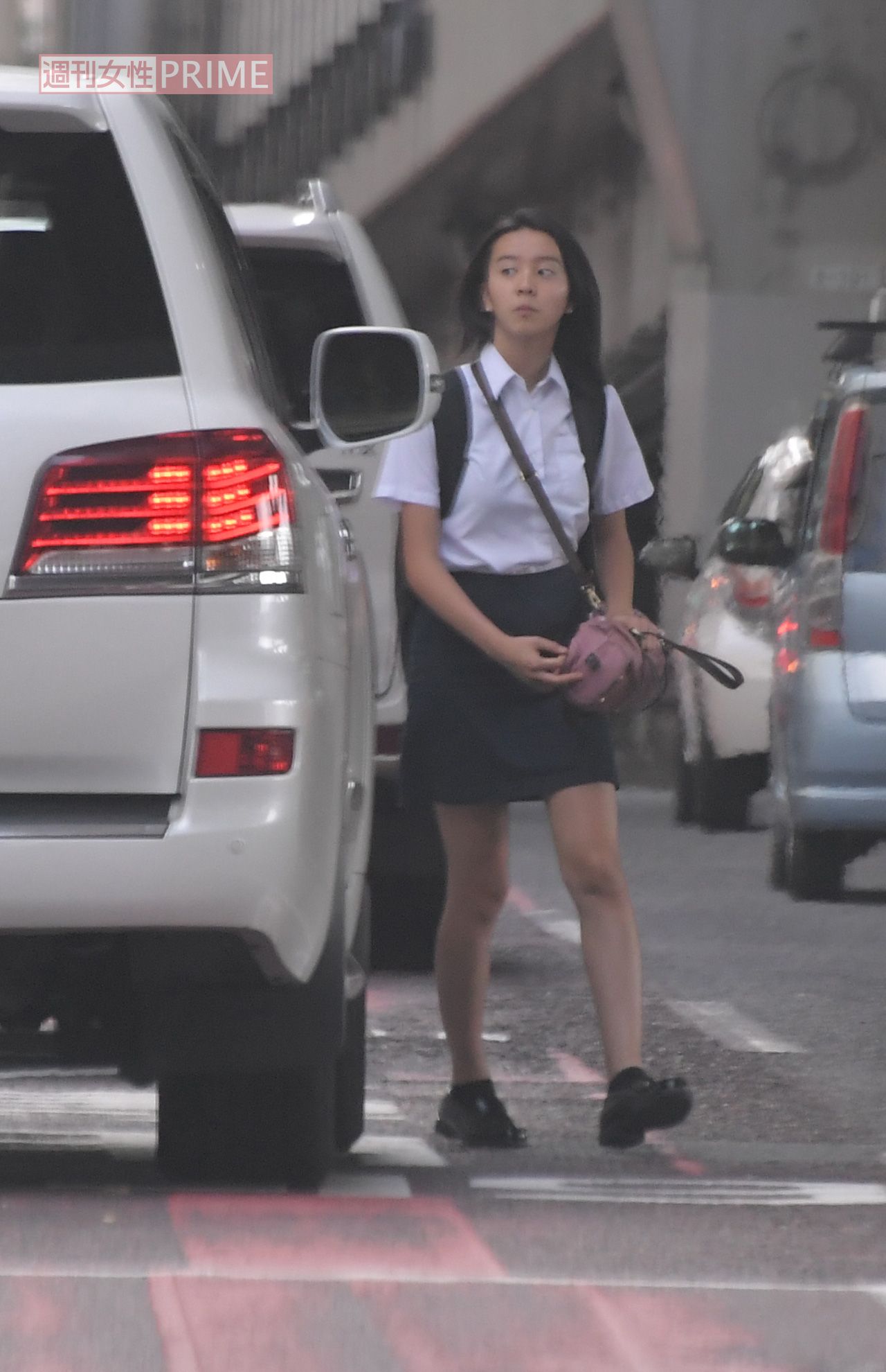 2018年、車で迎えにきた木村拓哉にKoki,はおどけた表情