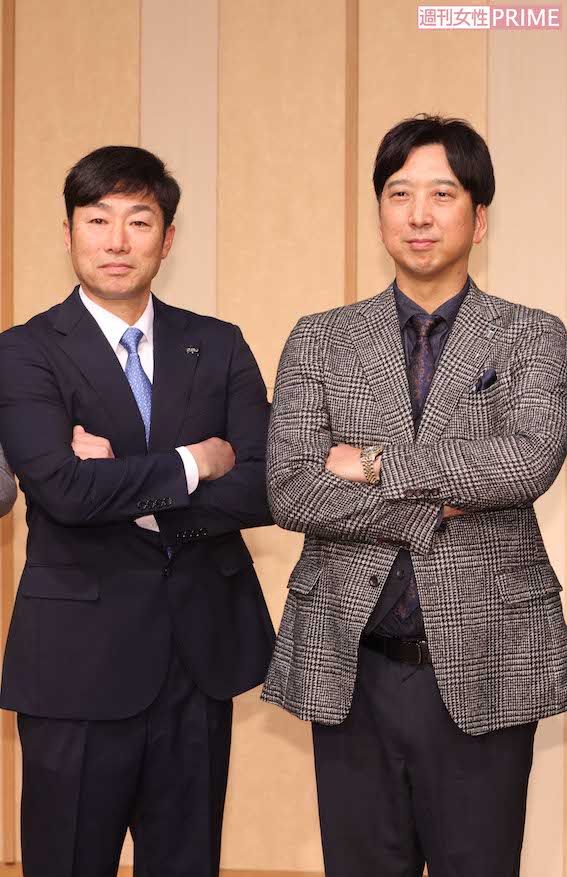 左から横浜DeNAベイスターズの相川亮二監督、阪神タイガースの藤川球児監督