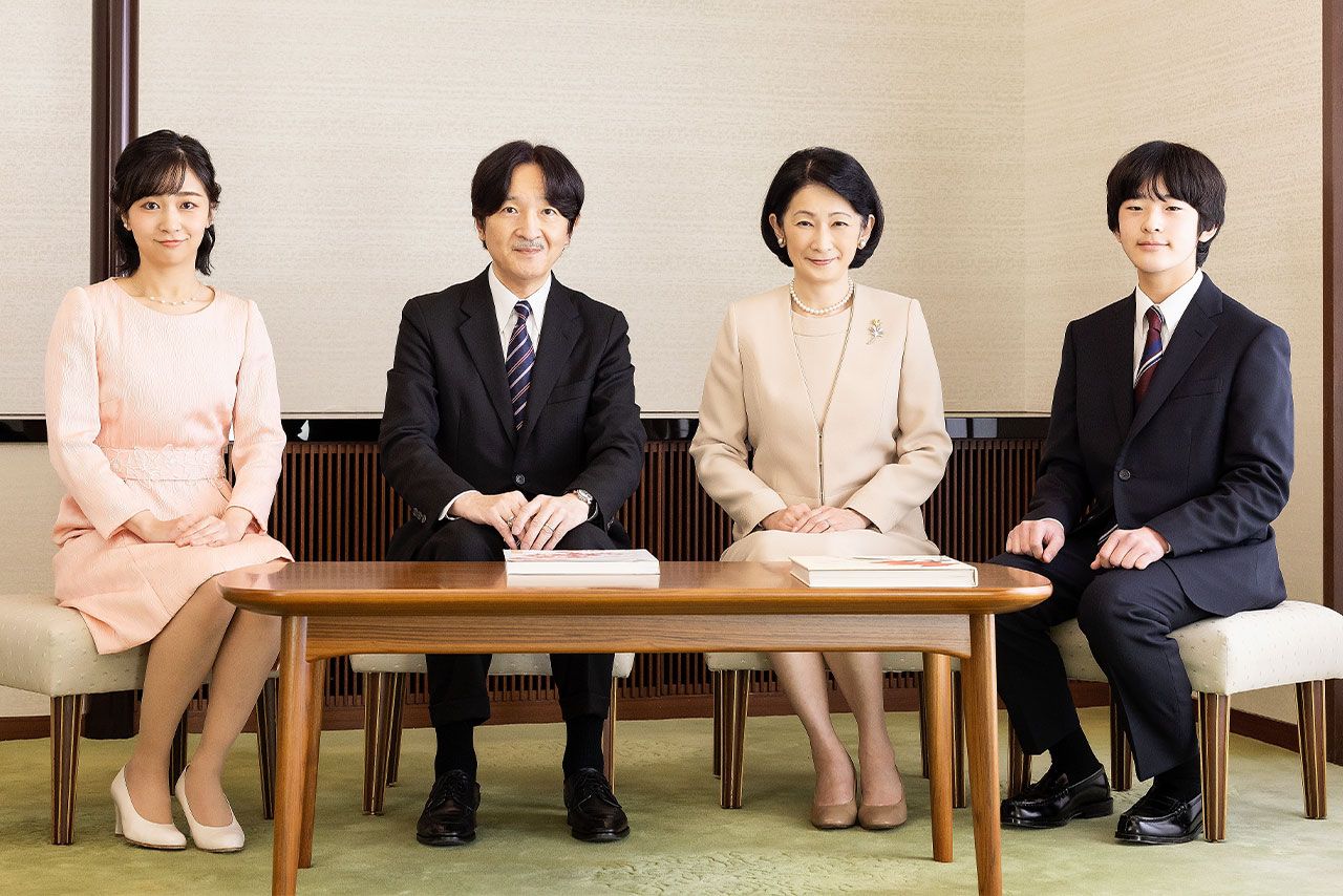 新居へ移られた秋篠宮ご夫妻と悠仁さま。佳子さまは“別居中”だという