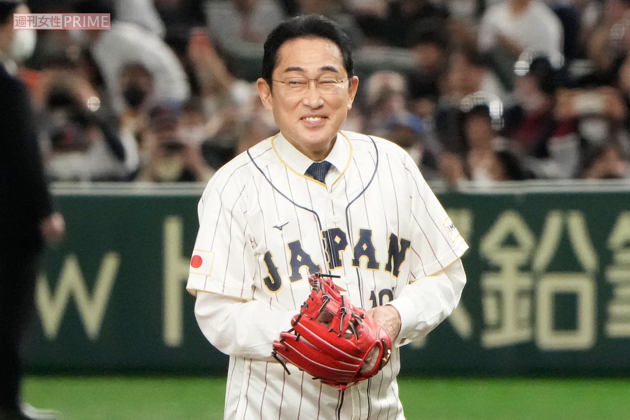 2023年3月、WBC韓国戦で始球式を務めた岸田文雄首相