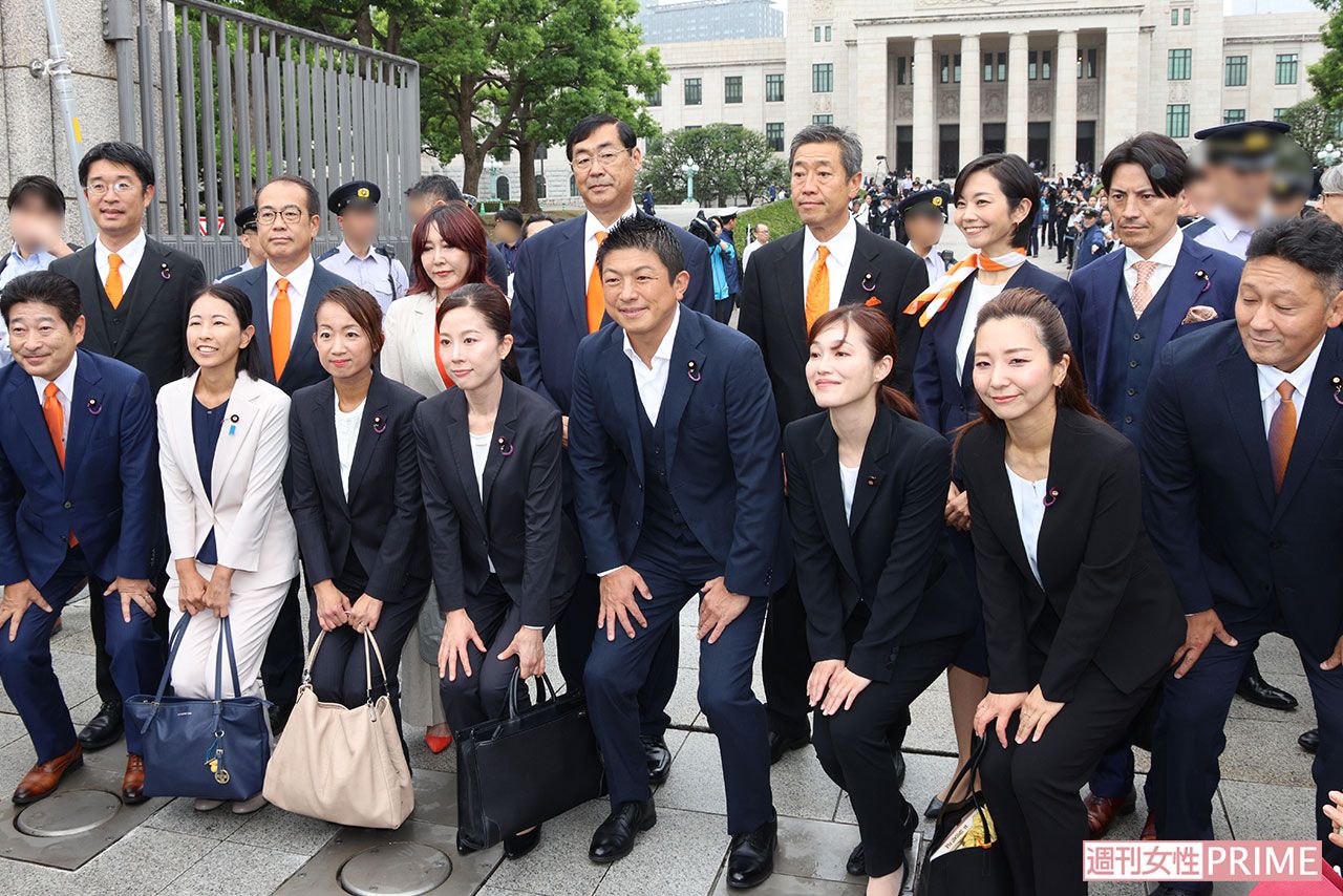 参議院選挙で初当選を果たした参政党の議員が続々と初登庁