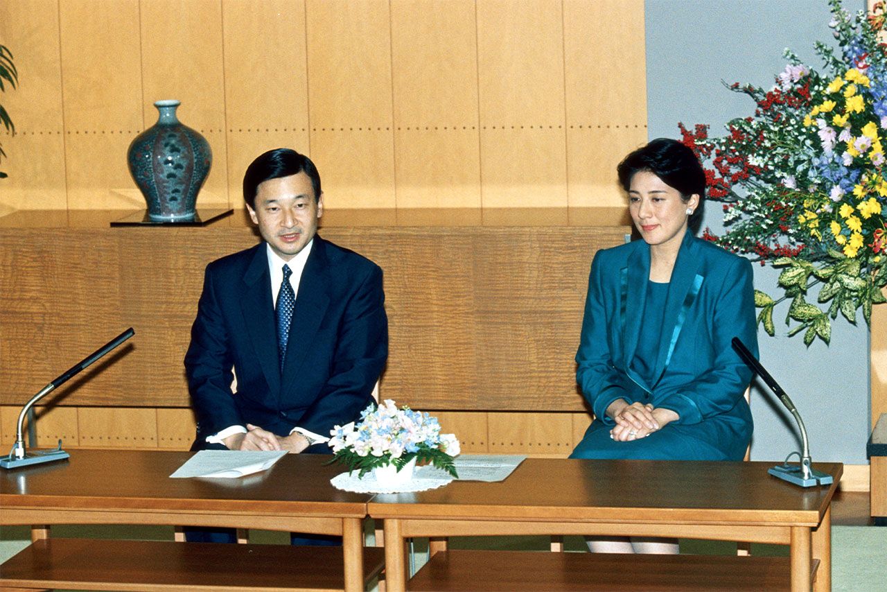 '02年12月5日、海外訪問前の会見に雅子さまも出席された