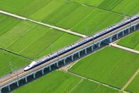 田中角栄ブームと上越新幹線、「我田引鉄」35年後の評価はいかに？