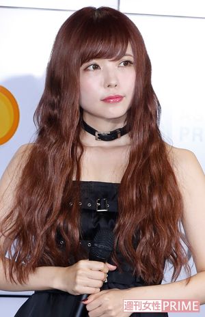 11月27日「セルフィーオーディション2016」に登壇したFukaseの元交際相手の益若つばさ