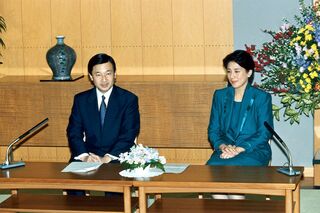 '02年12月5日、海外訪問前の会見に雅子さまも出席された