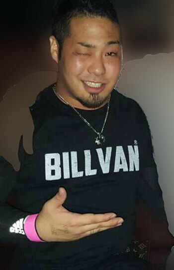 右目下にタトゥーがある森雄喜容疑者（本人SNSより）