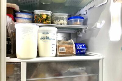丸山家の冷蔵庫内。写真の上段には、丸山さんおすすめの透明の保存容器が。食材ごとに置く場所が決まっているのはもちろん、食材の“見える化”を徹底して、食べ忘れによる無駄を完全にカットしている