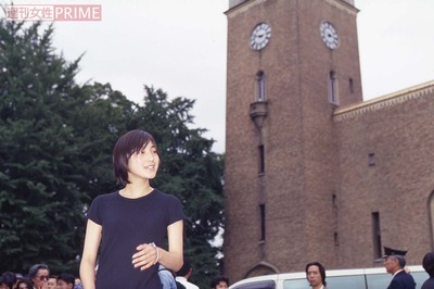 1999年6月に早稲田大学に初登校した広末涼子、一般学生にもみくちゃにされる騒ぎに
