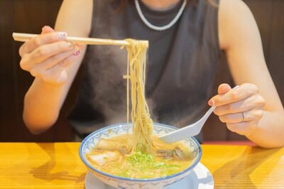 「とんこつラーメン」スープのコラーゲンは肌吸収しないのに、なぜ即効性のある“美肌効果”が得られるのか