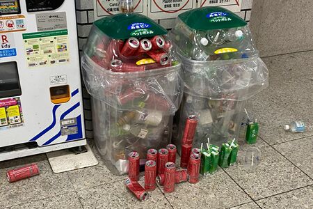 ONEOKROCKのライブ後、大量に捨てられた空き缶（ツイッターより）