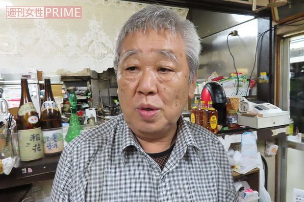 取材に応じる一宮町議の吉野繁徳さん。「いい話は聞けたかい？」と気遣いも