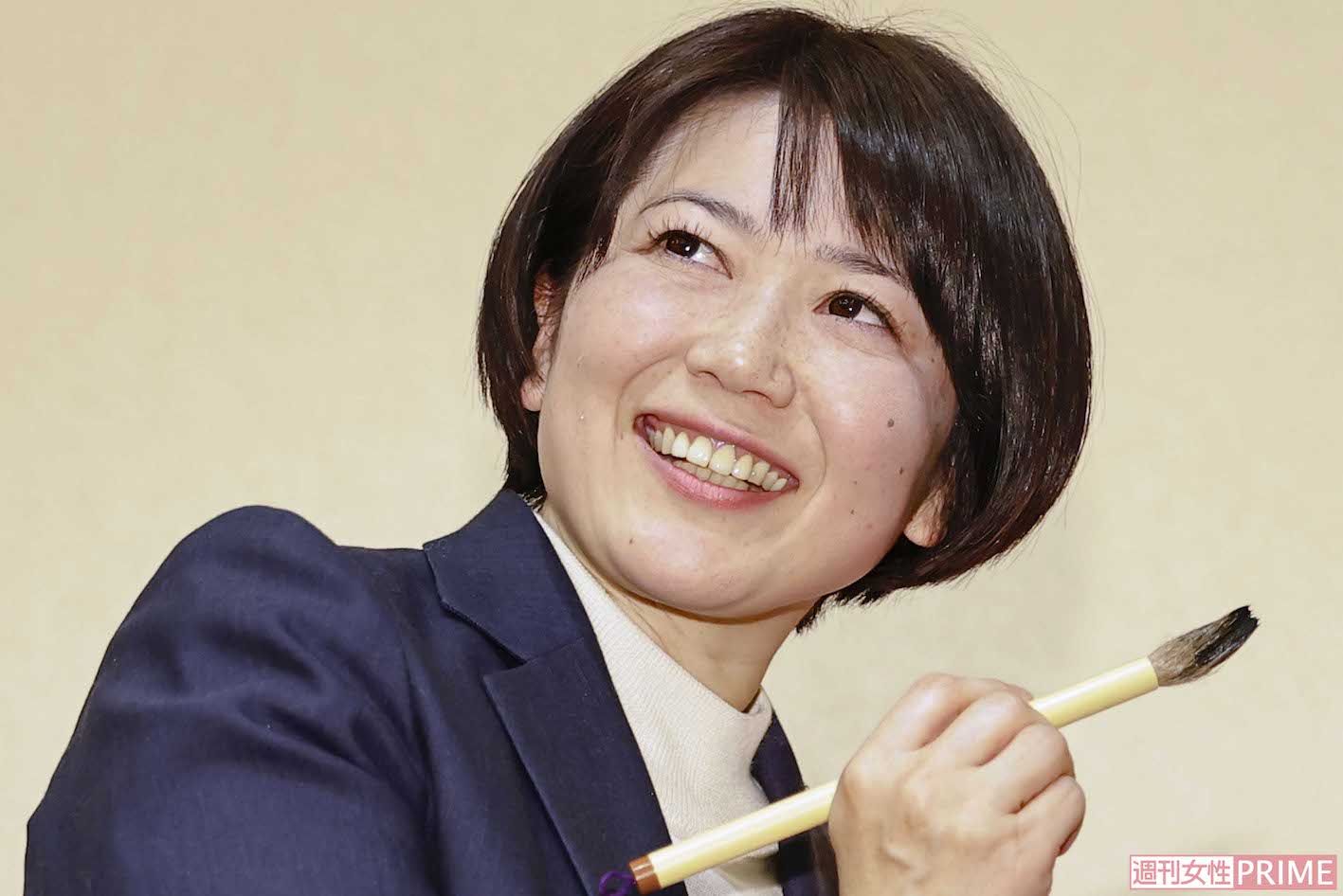 群馬県前橋市の市長に出直し選挙で返り咲いた小川晶氏