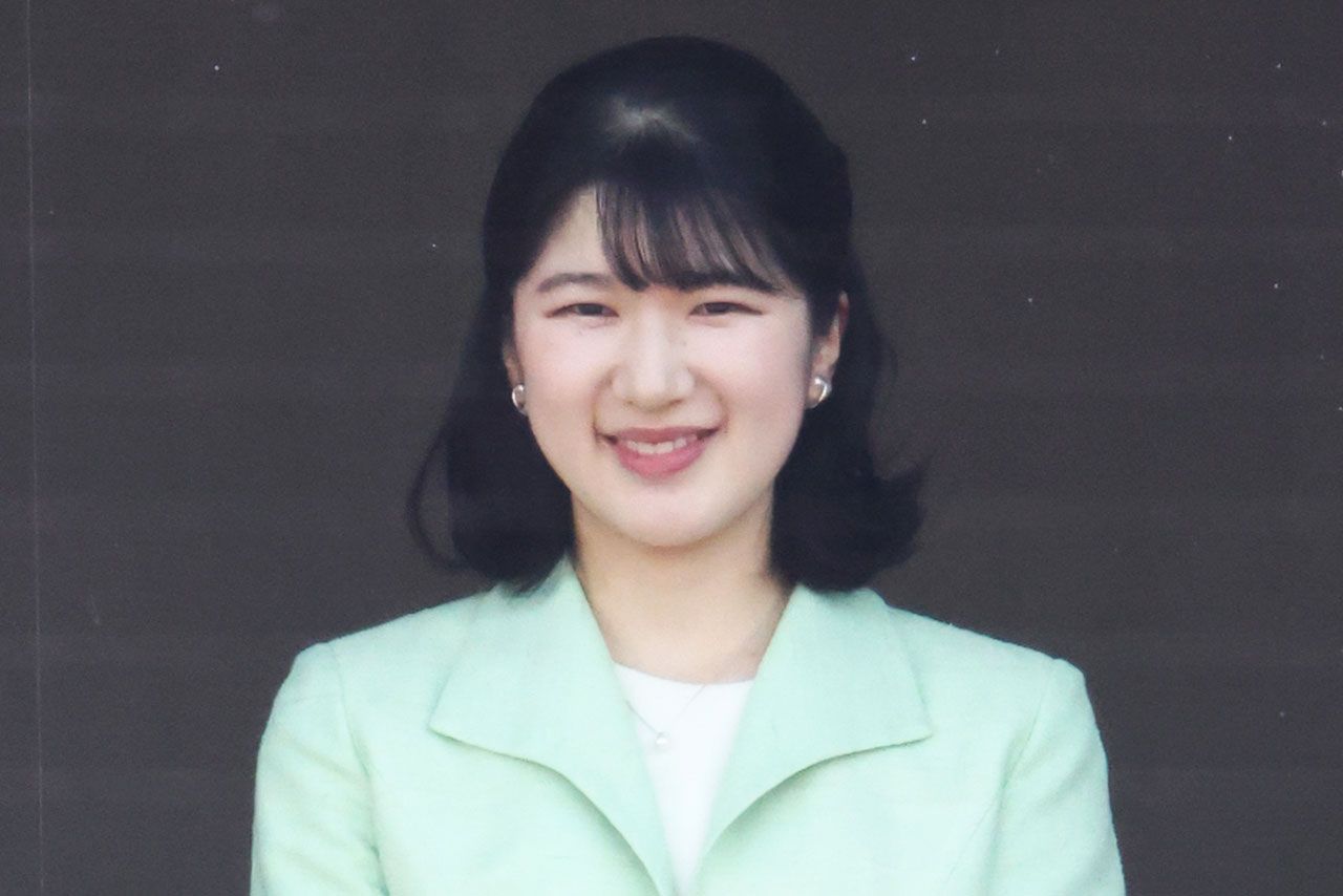 5月31日、早慶戦の観戦に足を運ばれた天皇陛下と愛子さま。
