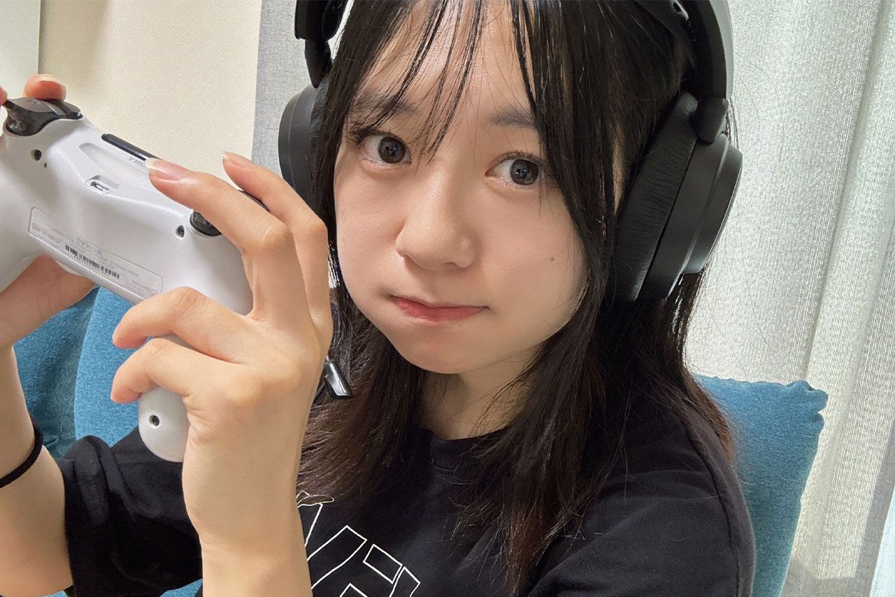 プライベートでゲームに熱中する伊藤萌々香