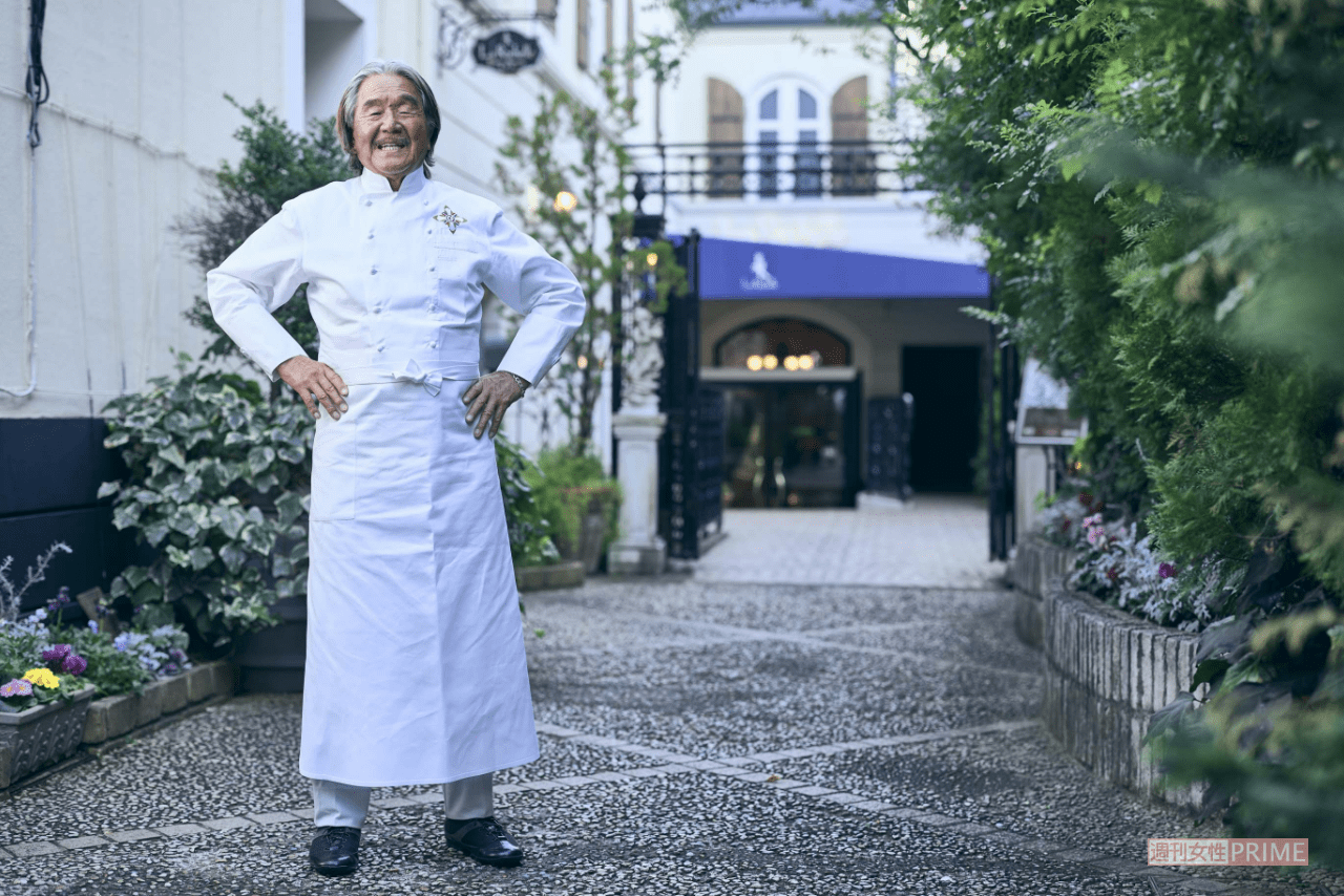 現在のムッシュの本拠地ともいうべき『ラ・ロシェル南青山』の前で