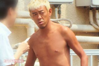 記者の直撃に答える清水圭（2002年）