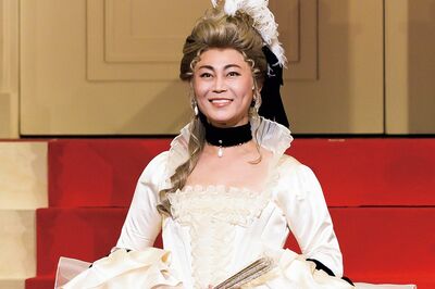 氷川きよし、マリーアントワネット風ドレス姿でハッピーオーラ全開！ ステージで見せた9変化