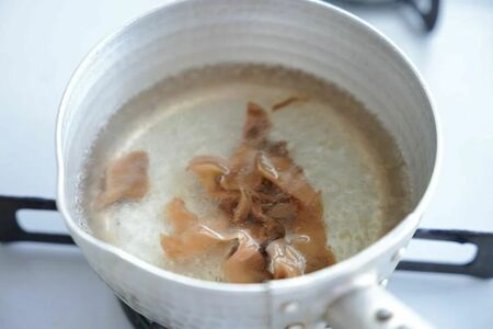 小さい鍋があると便利です（筆者撮影・東洋経済オンライン）