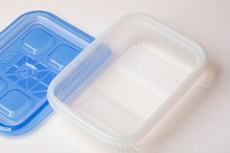 ご飯を冷蔵するときは、ご飯専用の容器を利用。底面が細かなデコボコになっているからか、冷凍ではなく冷蔵でも意外とおいしくレンチンできる