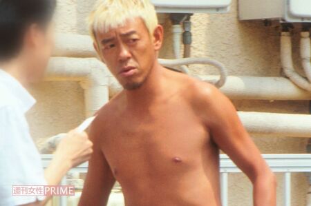 記者の直撃に答える清水圭（2002年）