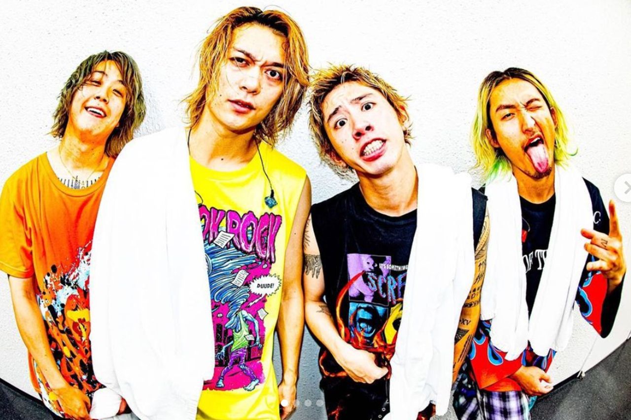 『ONE OK ROCK』のメンバー。左から2番目がToru（インスタグラムより）