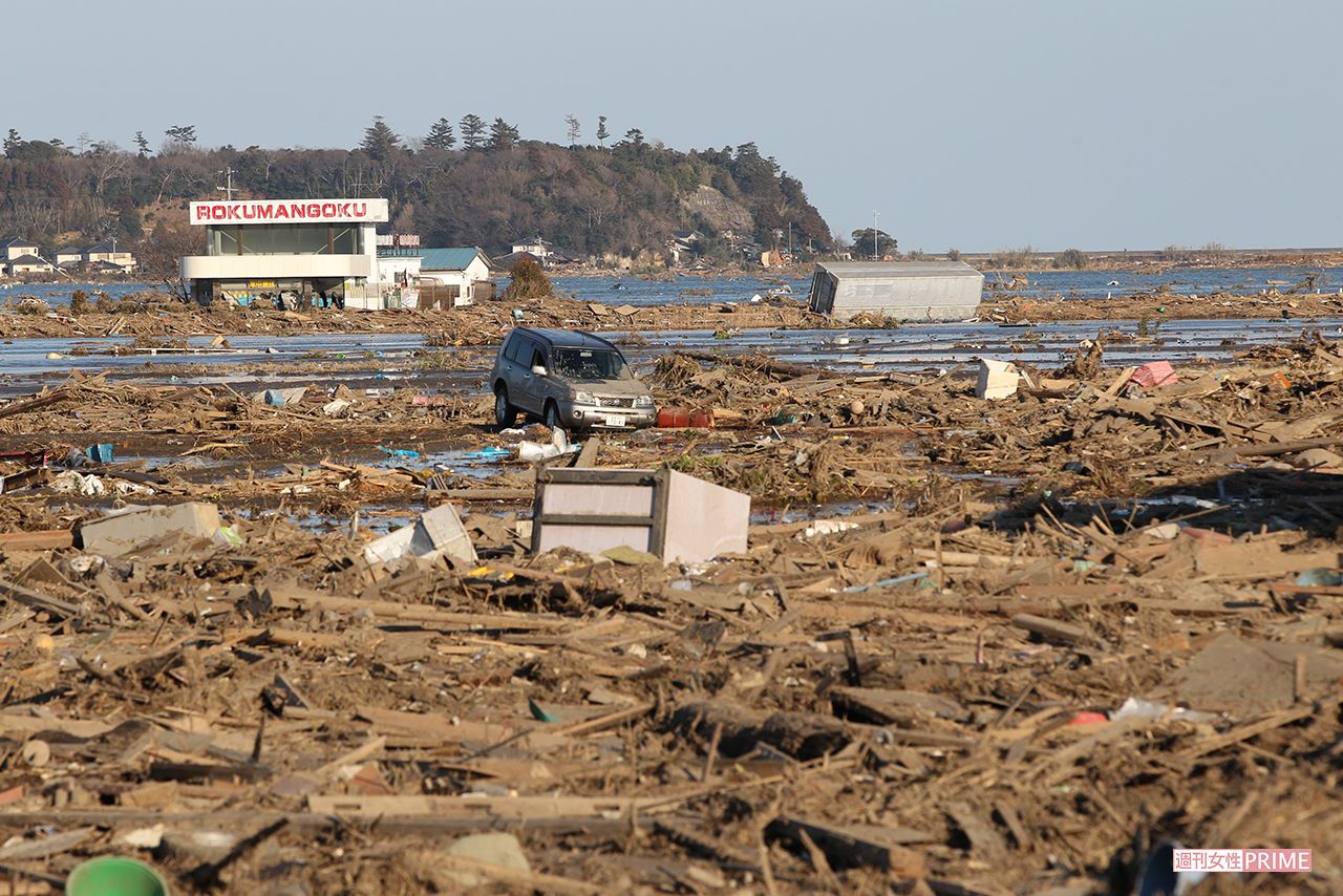 これまで数々の被災地を取材してきたカメラマンも「他の震災とは全然違う、どこを撮ろうにしても何もない」（2011年3月12日）