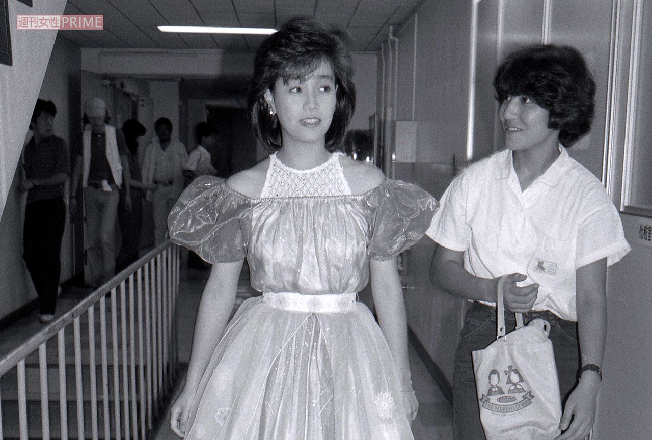 テレビ番組の収録に臨む柏原芳恵