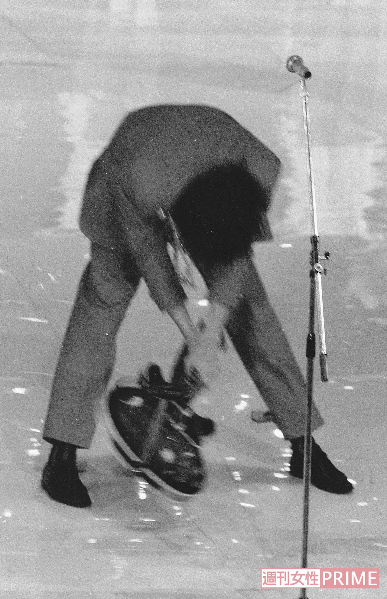 ギターを壊す、吉川晃司