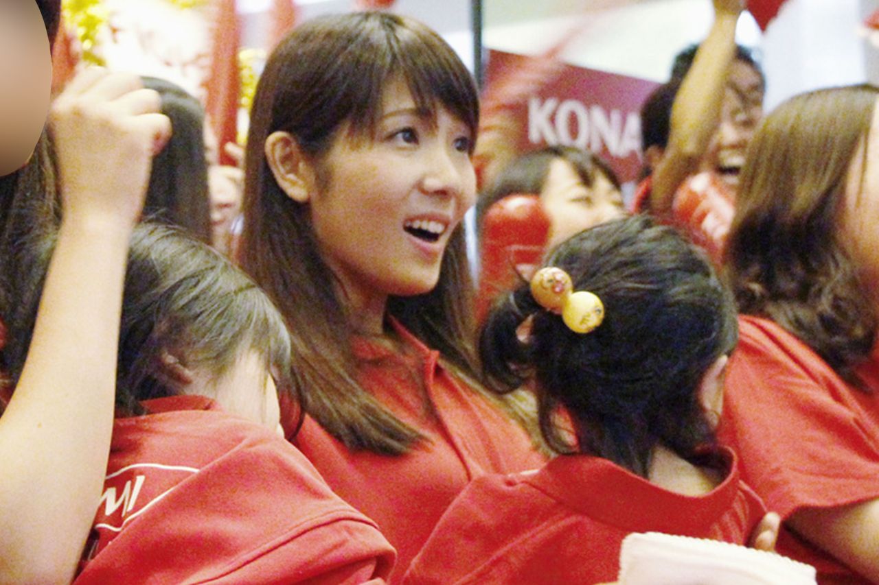 内村航平の2連覇を喜ぶ妻の千穂さん（2016年）