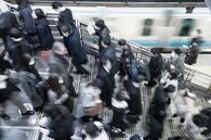 女性200人に聞いた「おじさんの不快な仕草」TOP10が決定